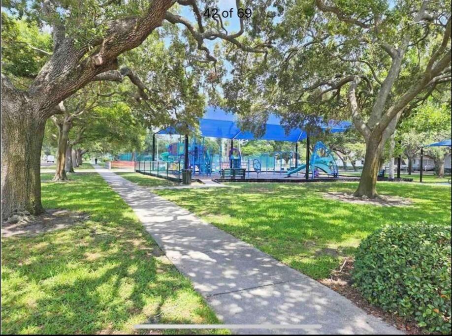 In The Center Of Gulfport, Min Away From The Beach! St. Petersburg Eksteriør bilde