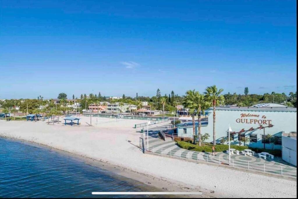 In The Center Of Gulfport, Min Away From The Beach! St. Petersburg Eksteriør bilde